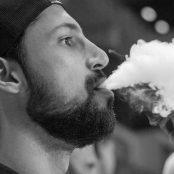 How to Balance Your Habits of Vaping and Smoking Marijuana